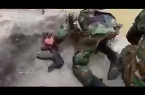 شاهدوا بكاء ابطال العراق عند وصولهم الى مكان سبايكر