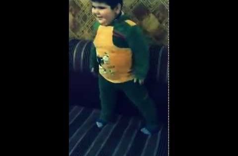 طفل عراقي رهيب يرقص رقص فضيع