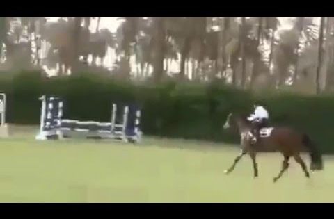 مهدي ابن عمار الحكيم اثناء ركوب الخيل