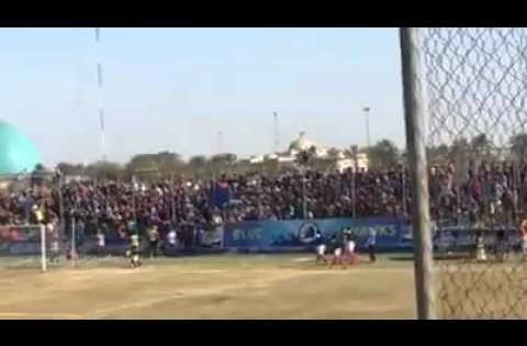 لحظة وصول اللاعب ياسر قاسم الى ملعب الجوية