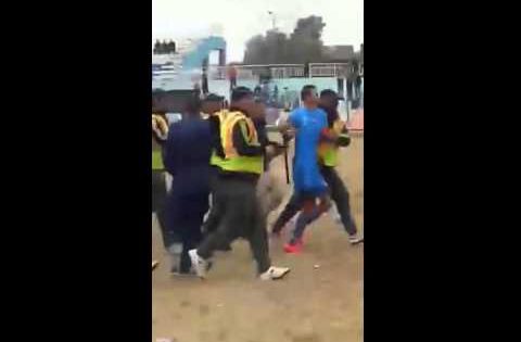 ضرب يونس محمود بالاحجار والقناني جمهور الزوراء