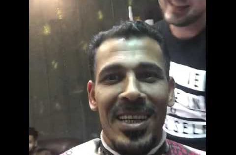 شوف يونس محمود عند الحلاق اللاعب العراقي