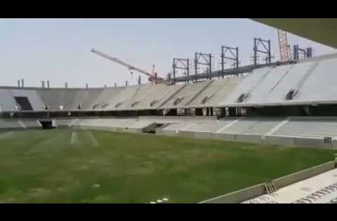 ملعب النجف سقي الارضية و تثبيت الكراسي