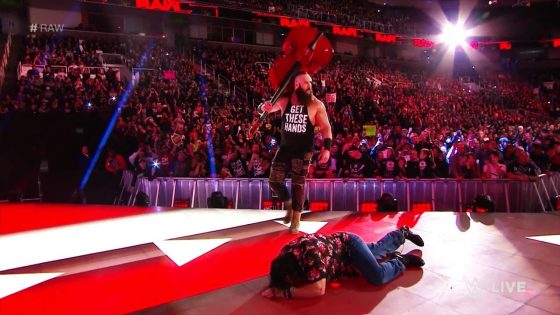 WWE Wal3ooha 15/2/2018 – برون سترومان يُدمر إلايس بالجيتار العملاق