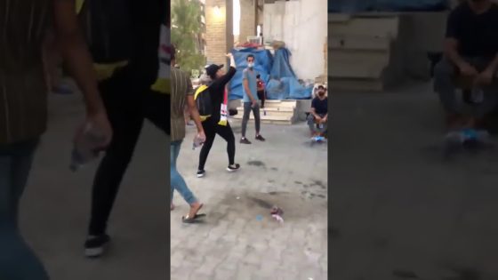 غيرة متظاهرة عراقية