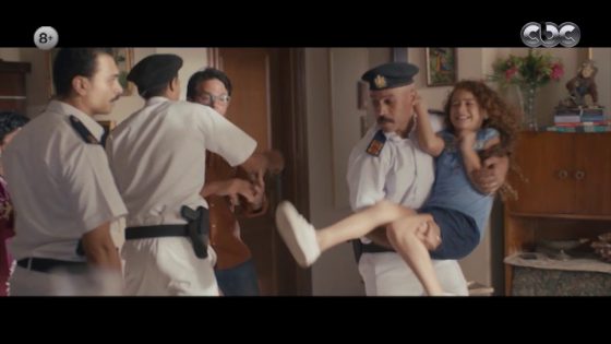 بلا دليل | عمر خلى الشرطة تجيب “هنا”​ من عند ستها بالقوة.. تفتكروا ده كان التصرف الصح؟