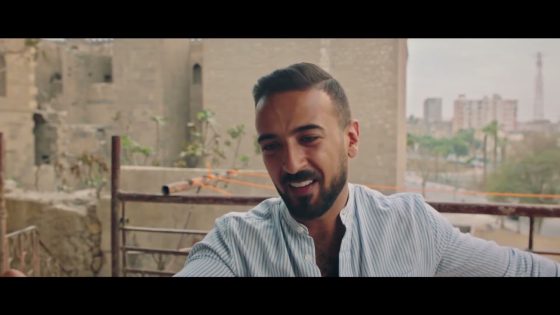 خالد صالح ليلى قدام الناس كلها.. شوف عمل إيه #زي_القمر