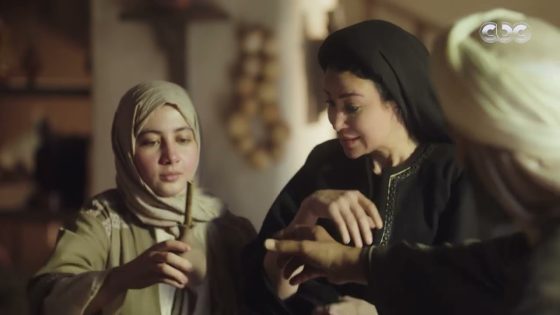 مسلسل رسالة الإمام| الإمام الشافعي يقدم واجب العزاء للسيدة حُسن بعد وفاة زوجها