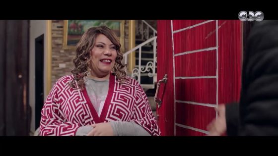 “متآمر وأهبل” كوميديا أوتاكا مع يسرا.. راح للشقة عشان يطلع بأي معلومة، وده اللي حصل