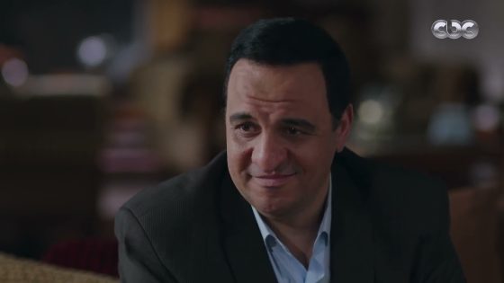 أجمد رد فعل من واحدة اكتشفت إن جوزها متجوز عليها صاحبتها.. لبسته الطبق في وشه في المطعم وفضحته