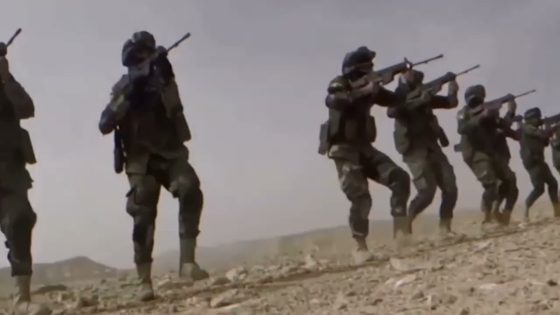 بص في عنينا نقدر على الدنيا ولا تقدر علينا روحنا في ايدينا ناسنا وترابنا وارضنا بتتحاما فينا