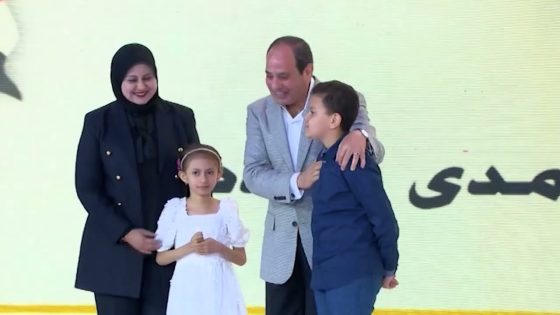 “مصر أمان مع رجالتنا..” الرئيس السيسي يكرم أسر شهداء القوات المسلحة في عيد الفطر