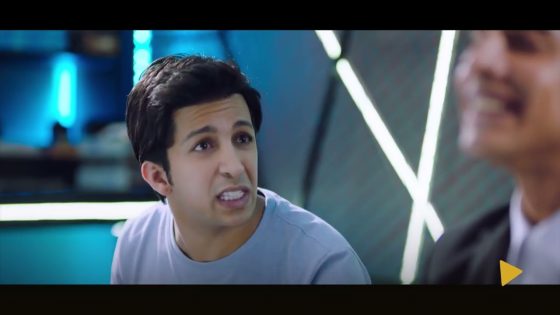 لما تلعب بلايستيشن مع صاحبك المحظوظ.. وامك لما تقولك على طفولتك المتشردة????#في_بيتنا_روبوت