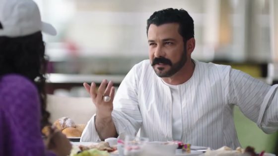 “كويس إنه سابك عشان تقعي في حجري”????..شوف ليلى عملت إيه لما شافت جابر بيفطر في الفندق #ضربة_معلم