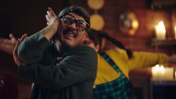 انت لو تدفع فاتورة الكهرباء والله هتخف.. مربوحة بتلعب مع فخري اللاسع???? #الكبير_أوي_ج7