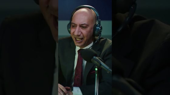 حزلقوم بدل ما يمسك اللاعب راح يقبض عليه.. ضحك السنين ????#الكبير_أوي_ج7 #shorts