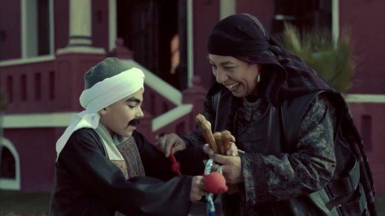 كانت بتعلقه من رجليه.. شوف الكبيرة فحت كانت بتربي الكبير إزاي وهو صغير???? #الكبير_أوي_ج7