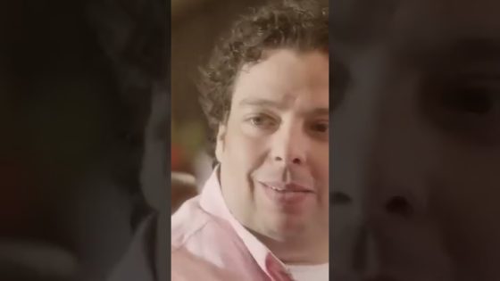 أغير الموضوع إيه أنا بقالي ساعة عايز كفتة وخايف 😂#صاحب_السعادة #shorts