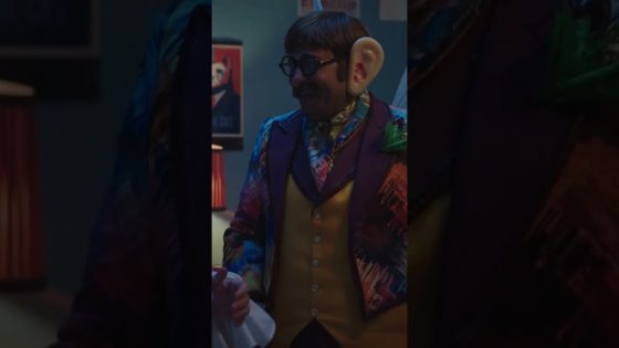 مستحماش من يوم ما اتولد.. الكبير بيشم طبازة وهيموت من الريحة🤣 #الكبير_أوي8 #shorts