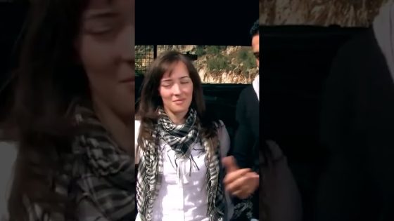 لما تحب واحدة متشائمة من الحياة 😂😂 #فرقة_ناجي_عطا_الله #shorts