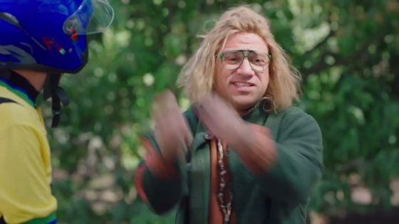هجرس نزل غطس بـ أنبوبة بوتاجاز.. ومش عارف إشارات الغوص😂 #الكبير_أوي8
