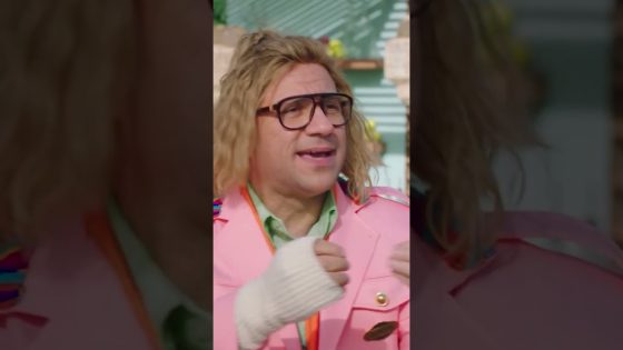 نفادي واخد فكرة كوميدية عن الأجانب.. ضحك السنين😂😂 #الكبير_أوي8 #shorts