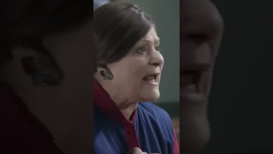 شوف والدة حنان قالتلها إيه على جوازها من حسام #العراف #shorts