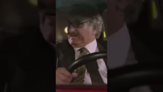 عرفة عايز يبلغ عن أبو قمر #العراف #shorts