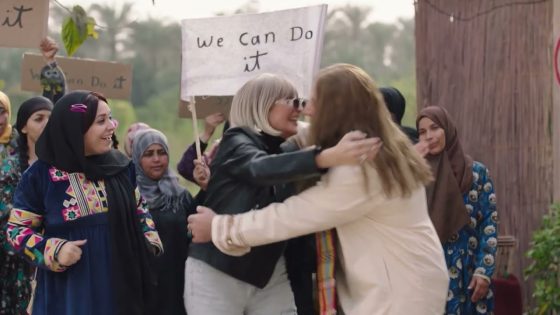 سامنتا ومربوحة وجوني عاملين مظاهرة ضد الكبير ورجالة المزاريطة 😂😂#الكبير_أوي_ج6