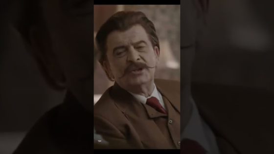 حمدي كاشف عزيزة وعم يحاول يحذرها 😟 #غولدن_لاين #جوقة_عزيزة