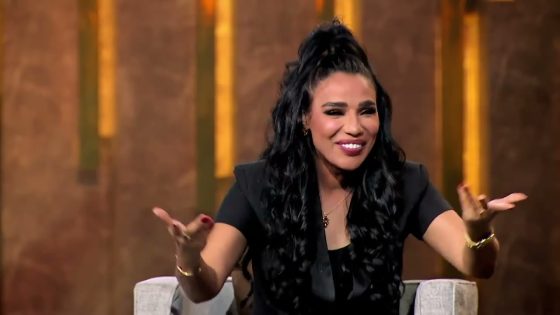 أمينة: ابني عاوز يبقى صلاح وميسي وكريستيانو 😂🤣 #سهرانين