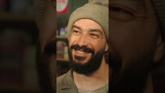 صاحبك اللي بيحسسك بدوره المهم في حياتك دايما 🤣 #وتقابل_حبيب #shorts