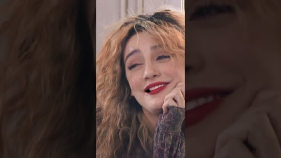 طار عقلها لما شافته بالبدلة الحمراء 🤣 #قبنض #فتت_لعبت