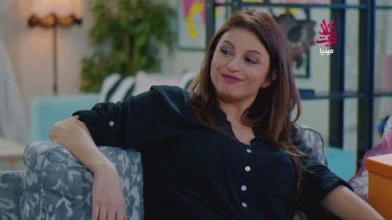 مستاجرة جديدة جايبة معاها هدايا لتصيرعلاقتها منيحة مع الجيران 👌🥰 جيران