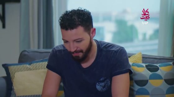 مفيد اتعلق بسلاف وصار بيراقبها وبينطرها قدام الباب 😯 جيران