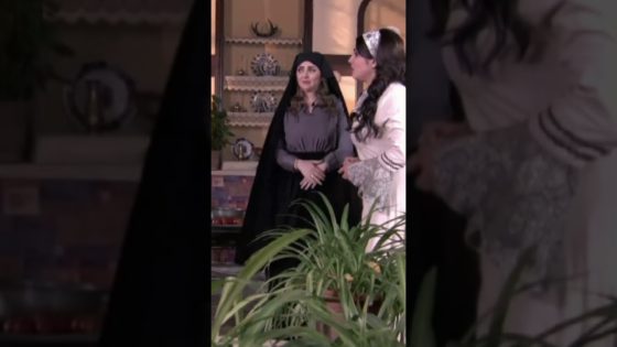 امها شافتها عم تحكي مع الشباب من الأساطيح 😱 #قبنض #حارة_الأصيل